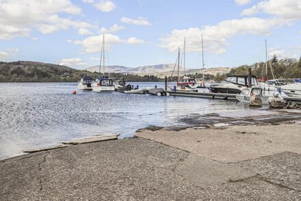 TARN END LODGE, family friendly, with a garden in Windermere