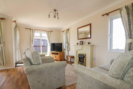 LODGE 2, family friendly, with a garden in St Merryn