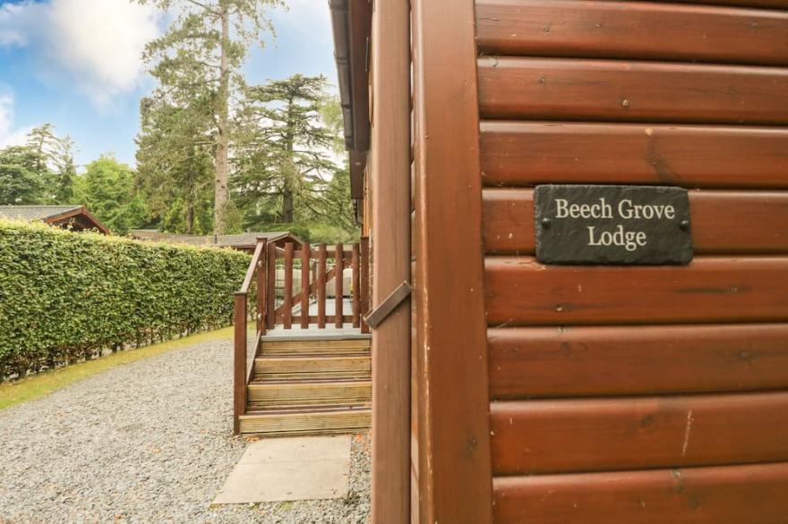 BEECH GROVE LODGE, family friendly in Bowness-On-Windermere