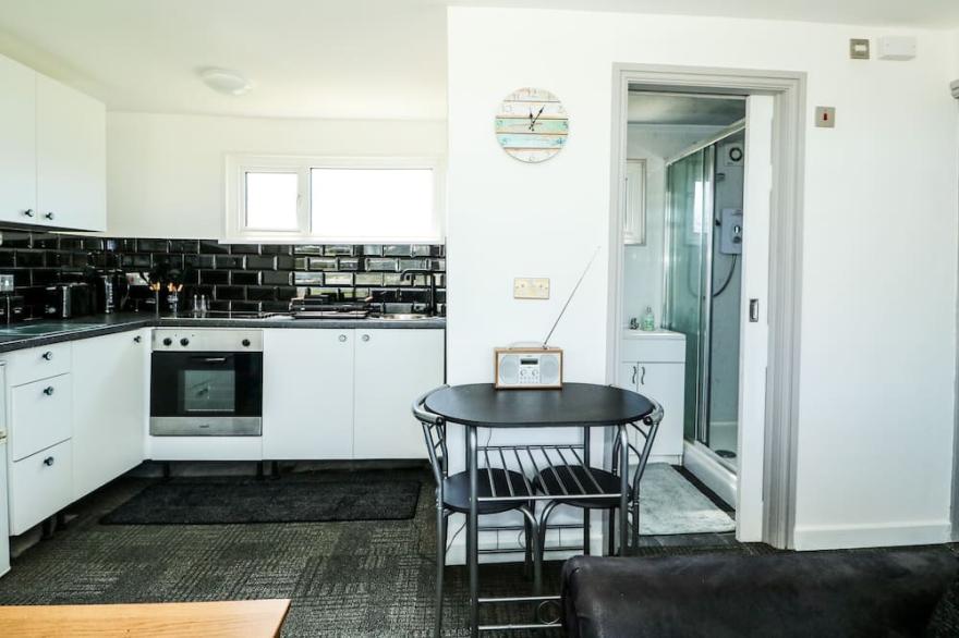 57 CHERRY PARK, pet friendly, with a garden in Chapel St Leonards