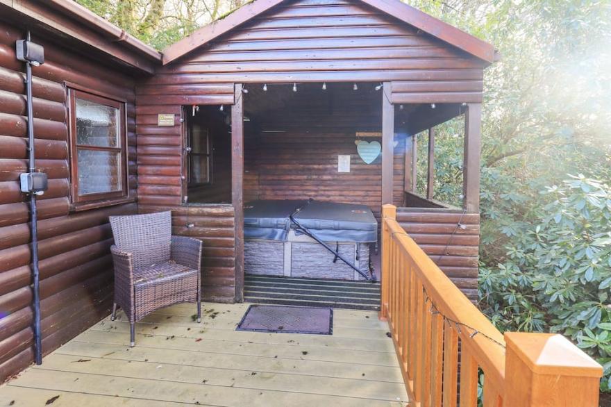 ESK PIKE LODGE, family friendly, with hot tub in Windermere