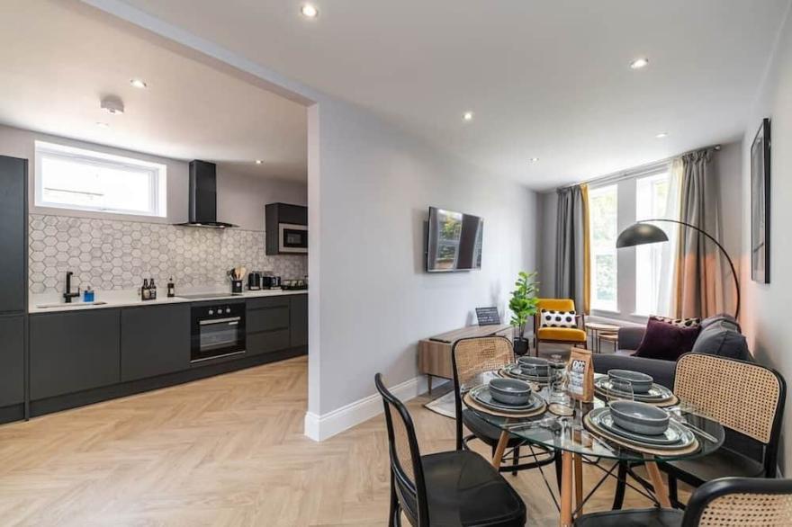 Loft 4  High-spec luxury 2 bed apartment