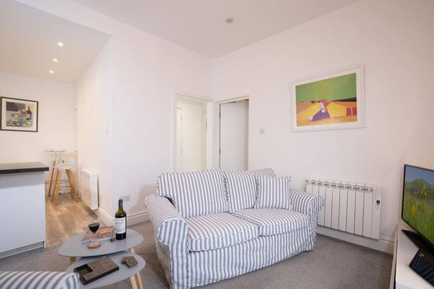 Charming 1BR - Town Centre-Parking-Stunning Views
