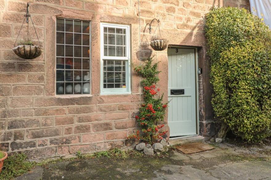 NORTH STREET COTTAGE, Family Friendly, With A Garden In Cromford