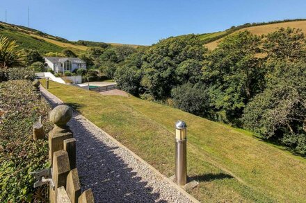 2 GARDEN APARTMENT, family friendly, with pool in Hallsands