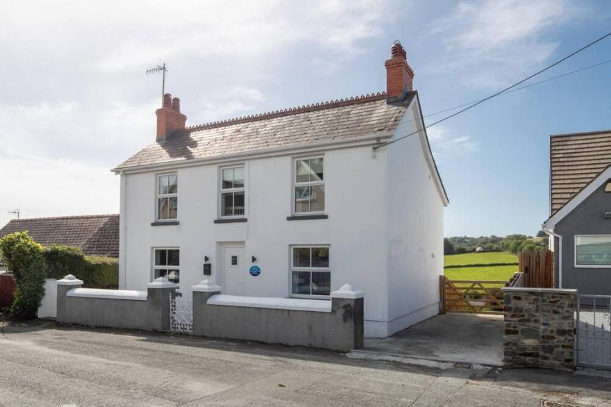 Ocean Cottage - Walk to Beach, Countryside Views