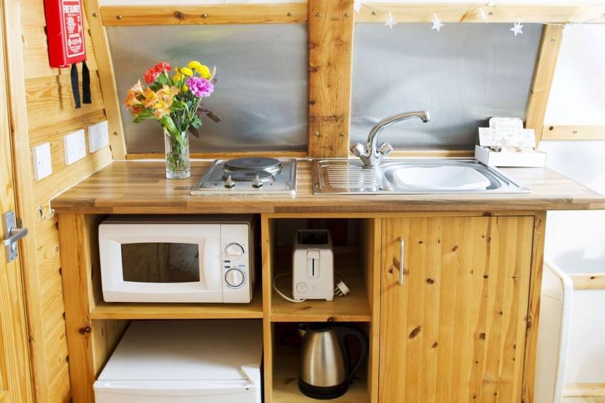 Barwise Pod, Bowness-on-Solway close to Hadrian's Wall with hot tub