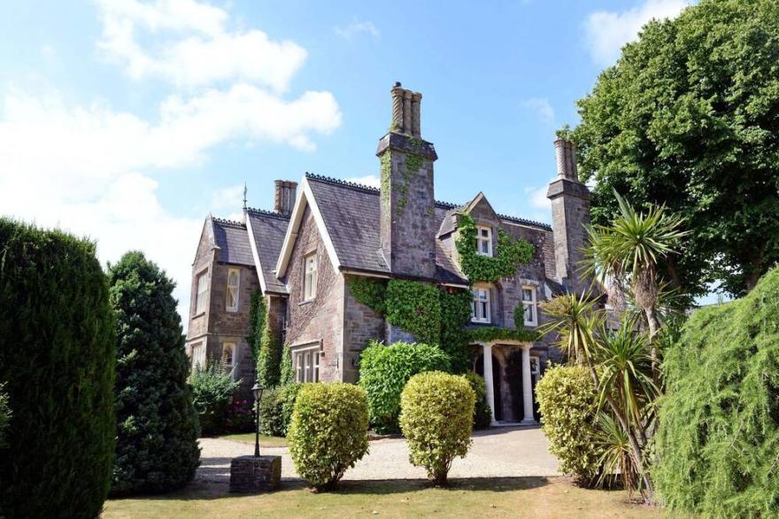 The Priory - Country Manor House, Log Burner, Sea Views, Pet Friendly