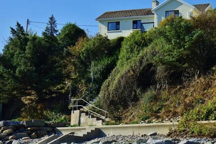 The Cottage - Sea Views, Direct Access to Beach, Pet Friendly