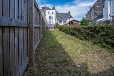 Flint House - 2 Bedroom Apartment - Tenby