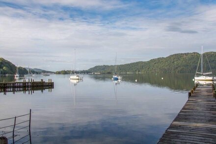 LOWERA COTTAGE, romantic, luxury holiday cottage in Windermere