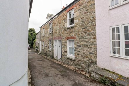 MOLE END, pet friendly, character holiday cottage in Fowey