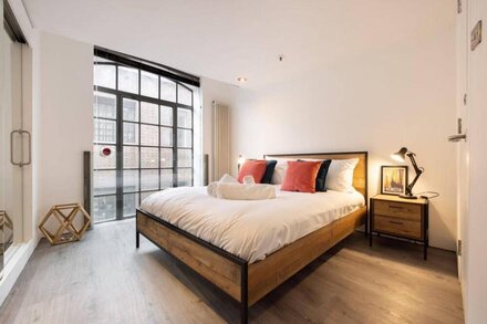 Stylish 2 Bedroom Warehouse Loft - Central Soho