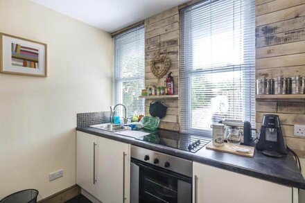 Holey Moley Lodge - 2 Bedroom  - Llanteg - Pembrokeshire