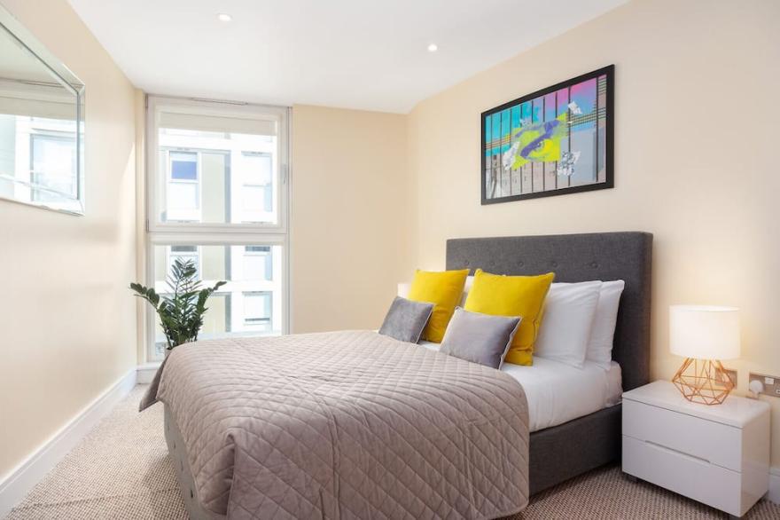 One Bed Lanterns Court Apartment in Canary Wharf