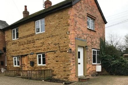 2 Bedroom Holcot Cottage