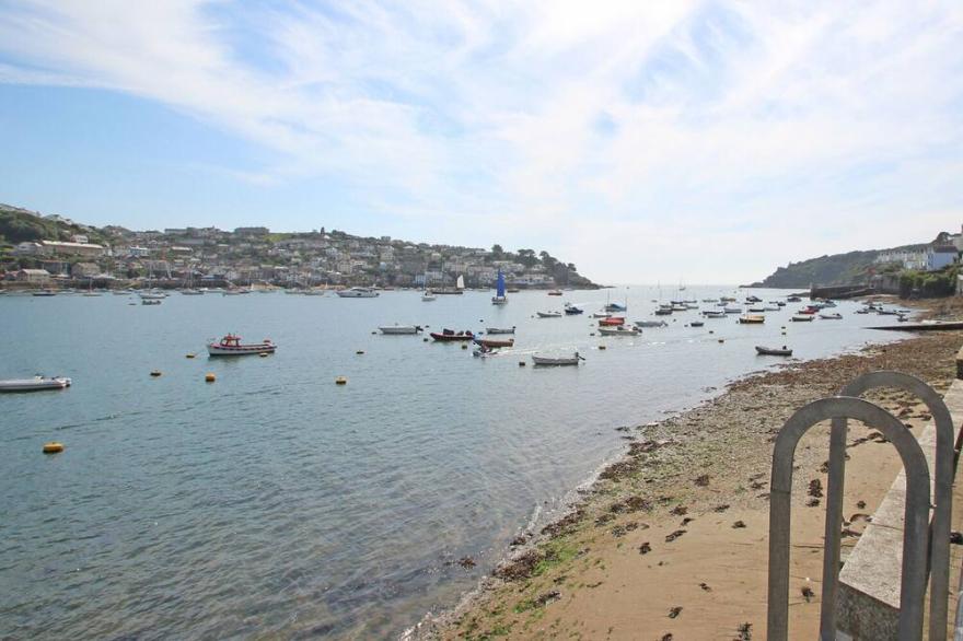 FERRYSIDE WATCH, family friendly, country holiday cottage in Fowey