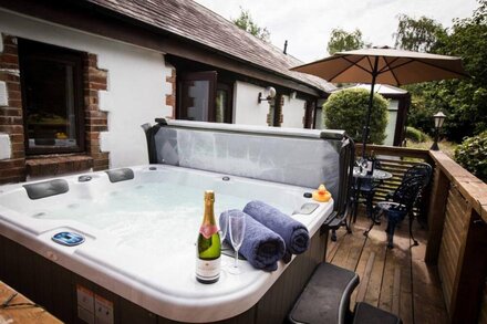 The Stables - Fully accessible dog friendly with a hot tub