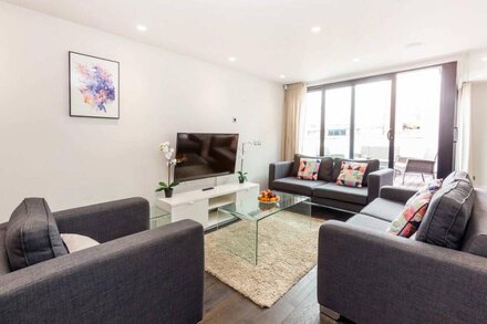 Penthouse with Private Terrace in the Heart of Soho - Fitzrovia - 2BR 2BA Flat