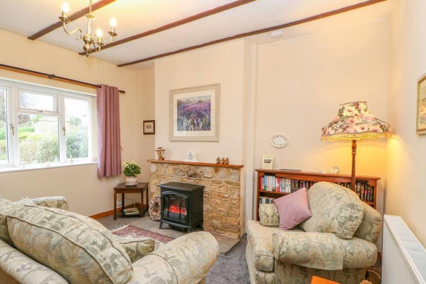 ROSE COTTAGE, family friendly, character holiday cottage in Winston