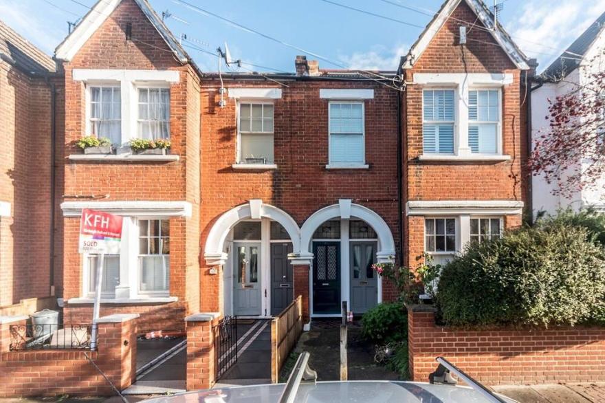 Pass The Keys | Modern Victorian Home 15 Min From Central London