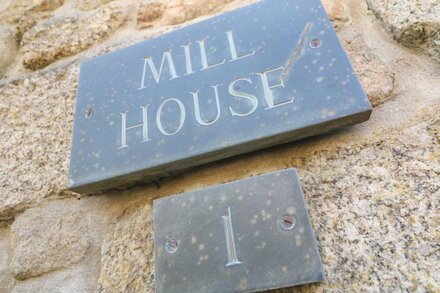 MILL HOUSE BARN, pet friendly, with a garden in Penzance