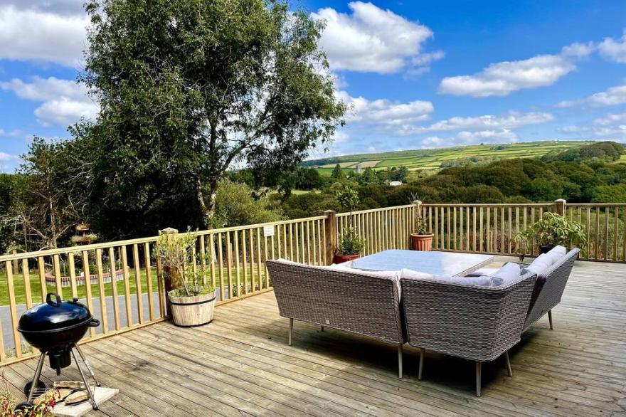 WOODHALL, pet friendly, country holiday cottage in Cardinham