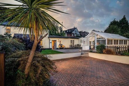 The Cottage - Characterful, coastal with hot tub