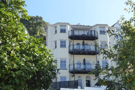 HARBOUR VIEW APARTMENT, pet friendly in Looe