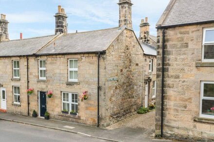 COOPER'S COTTAGE, romantic, character holiday cottage in Rothbury