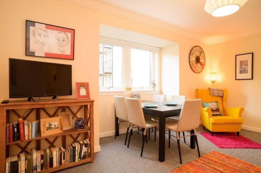 Royal Mile Mile Apartment With Free Parking!