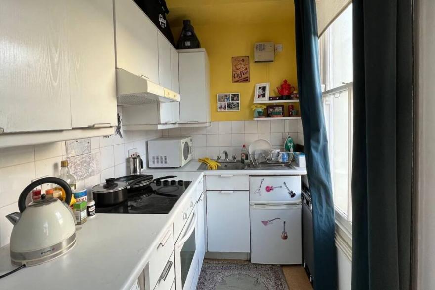 Bright Studio Flat in Notting Hill