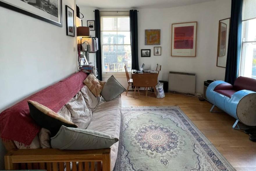 Bright Studio Flat in Notting Hill