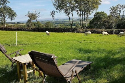 Enjoy the summer sun in this luxury cottage for 2 in beautiful Devon countryside