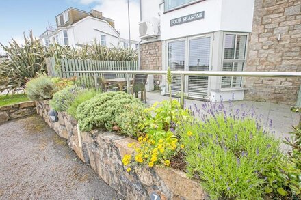 Ground floor, 2 bedroom, Sea view, EV Charger, Large terrace, Free parking