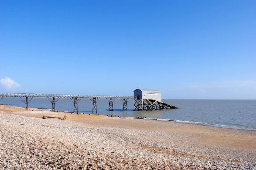 Caedwalla House, Selsey -  An Annexe That Sleeps 4 Guests  In 2 Bedrooms