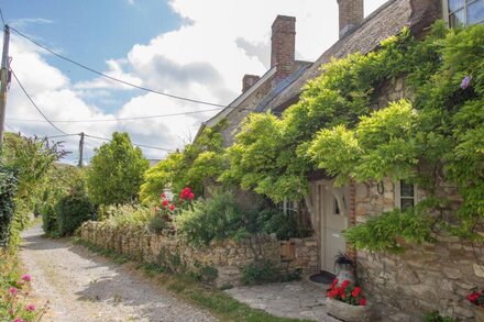 FOX COTTAGE, family friendly, with a garden in Sutton Poyntz