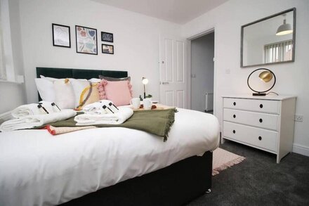 The Dock House - Newport City Centre - Sleeps 7