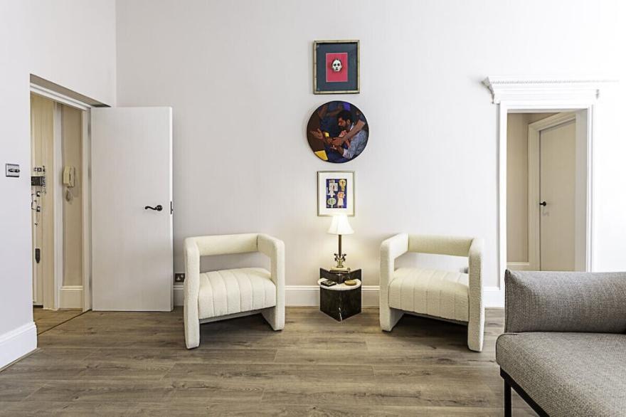 Gorgeous Chelsea Flat