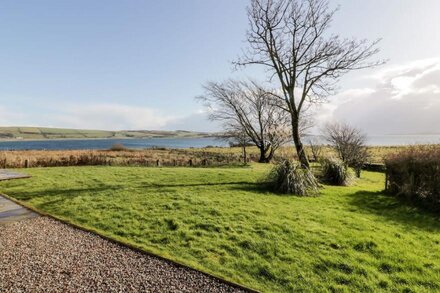 ETTRICK COTTAGE, romantic, with a garden in Rothesay, Isle Of Bute