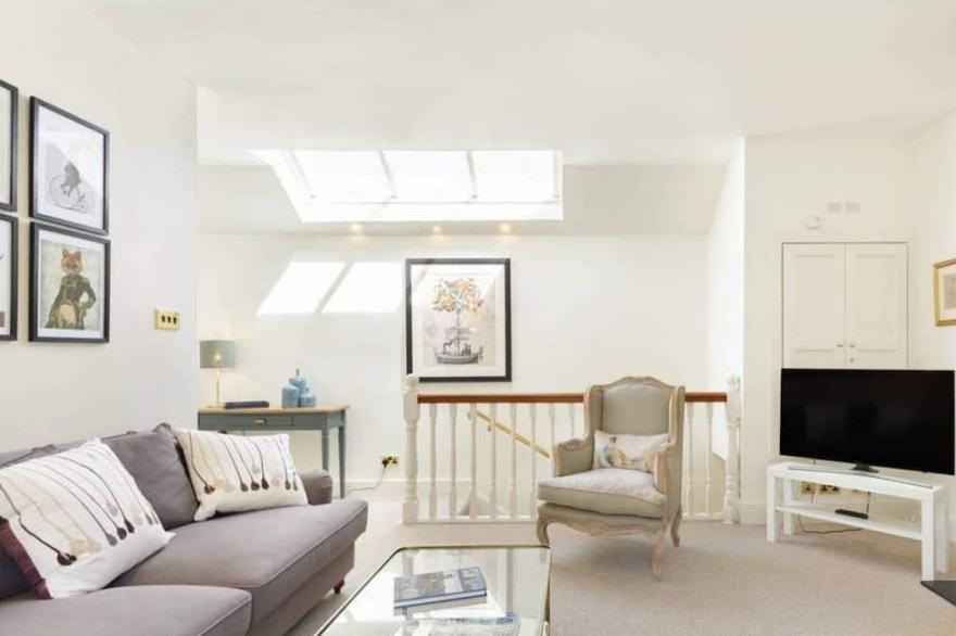 ALTIDO 2bed house with parking near Dean Gardens