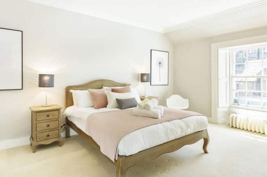 ALTIDO 2bed house with parking near Dean Gardens