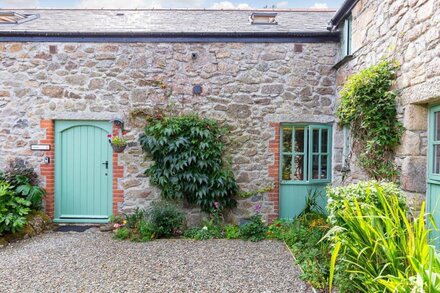 THYME COTTAGE, family friendly, with open fire in Bodmin Moor