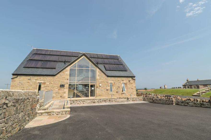 MILL VIEW, Family Friendly, With Pool In Embleton