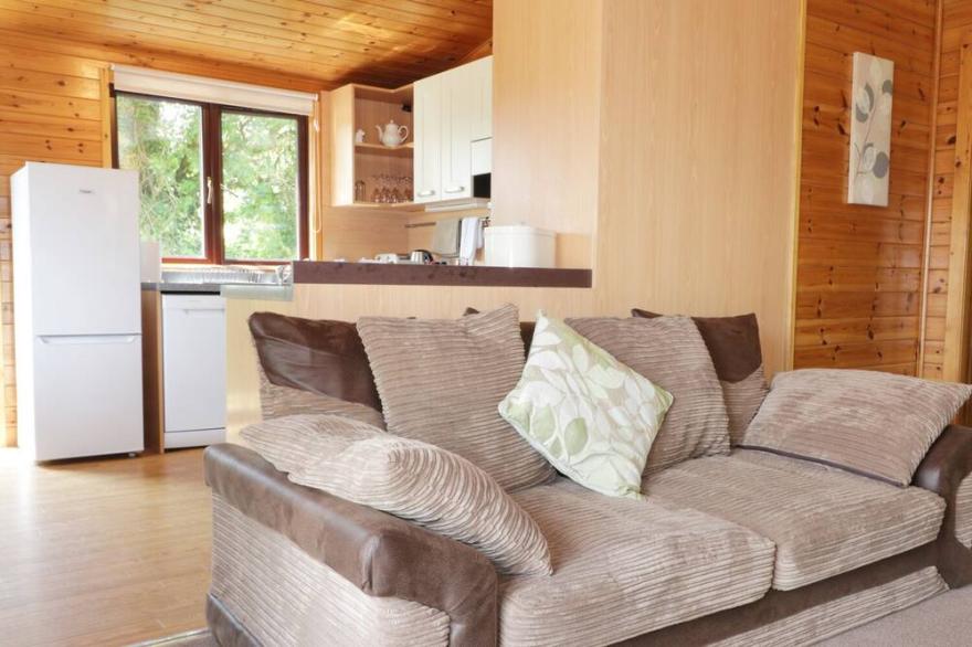 OAK LODGE, family friendly, with hot tub in Falmouth