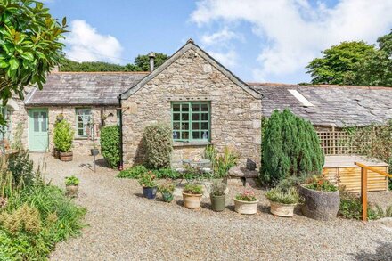 ROSEMARY COTTAGE, pet friendly, with open fire in Bodmin Moor