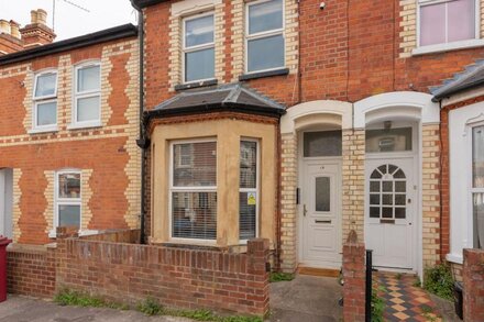 Modern 3BR Townhouse- Sky Q, Xbox and Pool Table