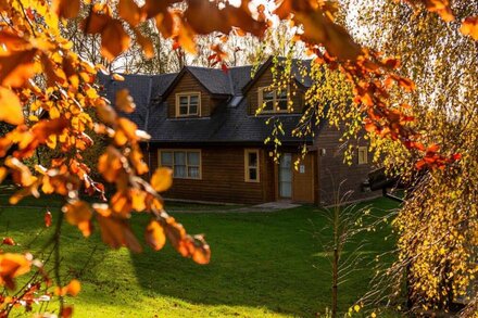 Culzean Diamond Lodge with hot tub and sauna