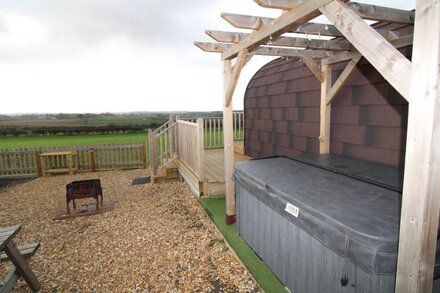 Blencathra Pod, Hayton near Hadrian's Wall with hot tub