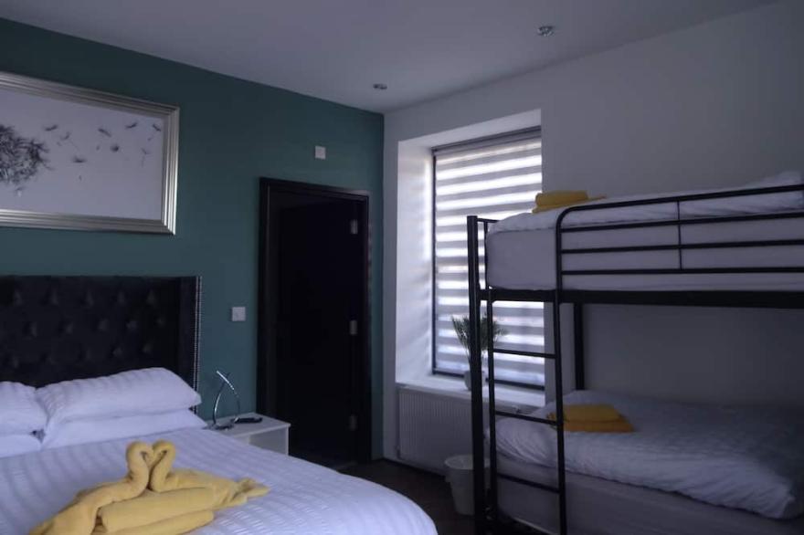 Family room in the farmhouse, sleeping 4, breakfast included in onsite bistro close to beach